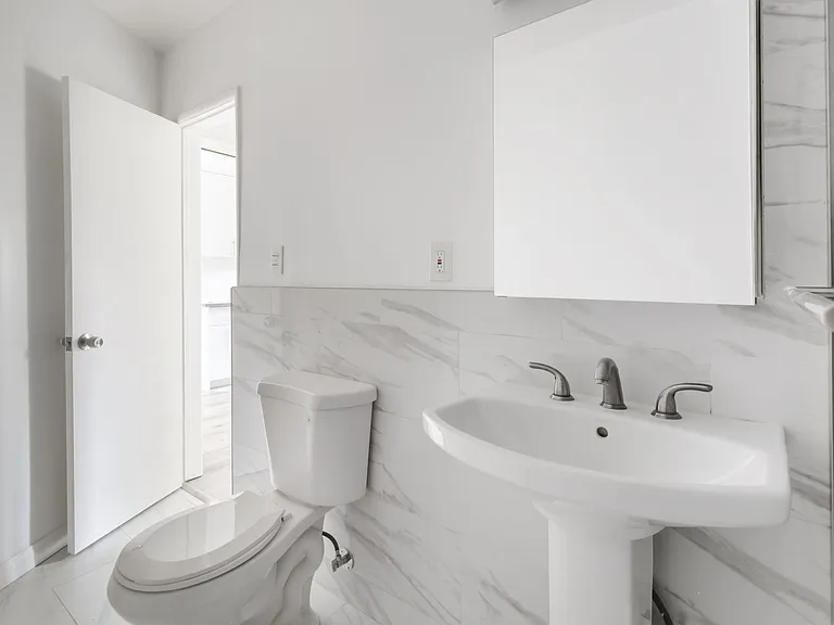 1736 N Normandie Ave — Photo 11
