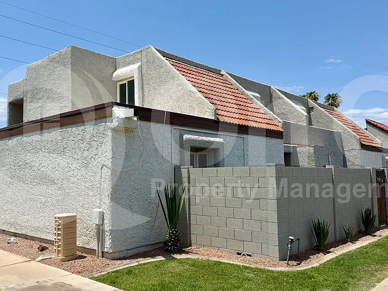 6836 S Jentilly Ln — Photo 3
