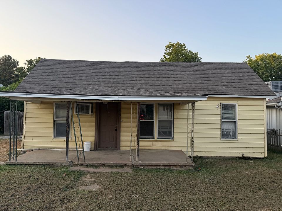 1st image of 710 W Maple Ave
