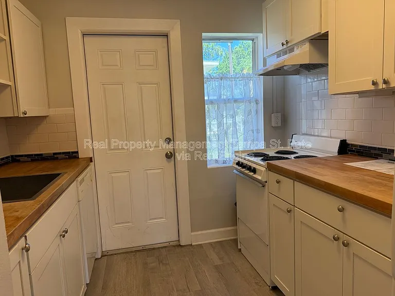6900 Miami Dr #1 — Photo 7