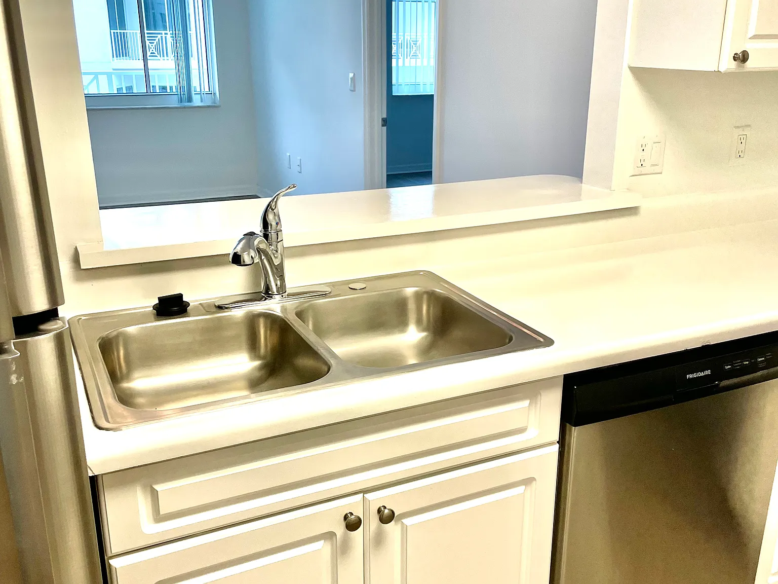 255 Evernia St — Photo 4