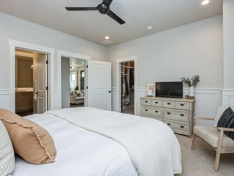 2032 E Presidential Dr — Photo 21