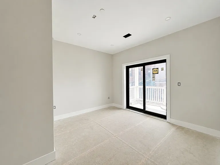 32B Orkney Rd — Photo 1