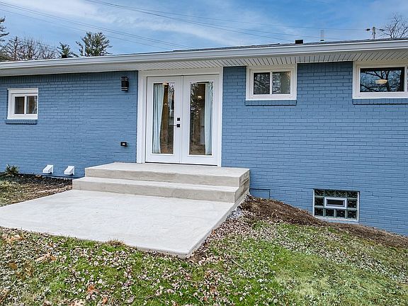 2nd image of 3986 Hazelwood Dr