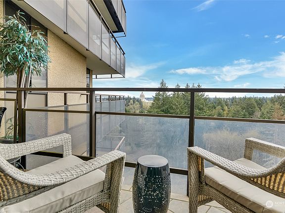 5th image of 1910 Evergreen Park Drive SW #904