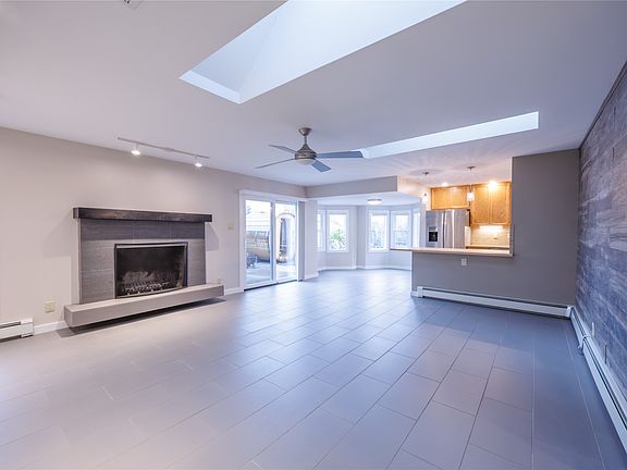 4th image of 700 Jeffrey Pl