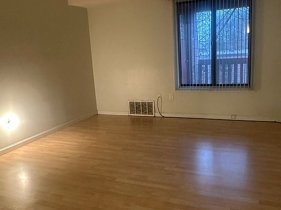 4th image of 25 Woodsedge Dr APT 2C