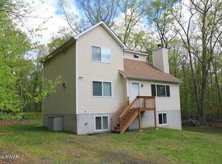 140 Oak Hill Rd, Hawley, PA 18428