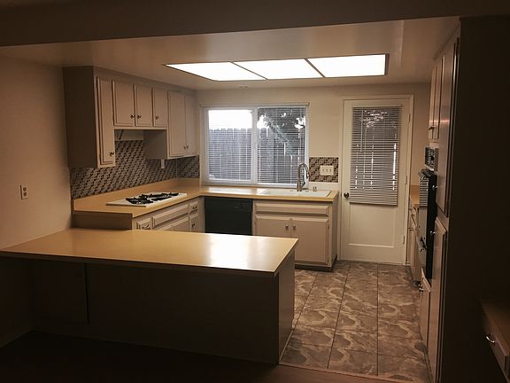 4th image of 3614 S Marine St APT 1