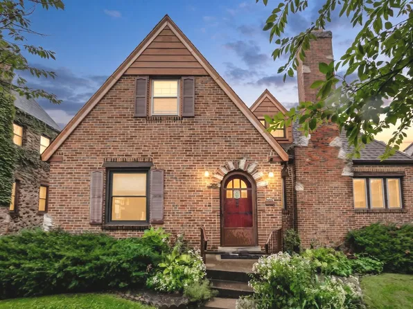 229 East Ave, Park Ridge, IL 60068
