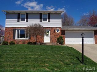 1425 W Queens Court Rd, Peoria, IL 61614