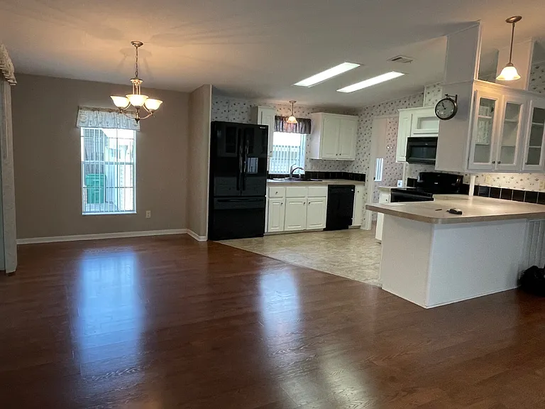 5453 Williamsburg Ln — Photo 10