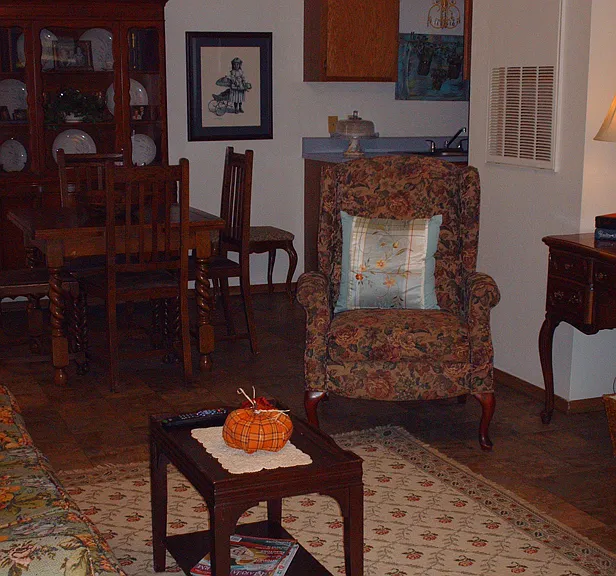 300 E Elm St — Photo 7