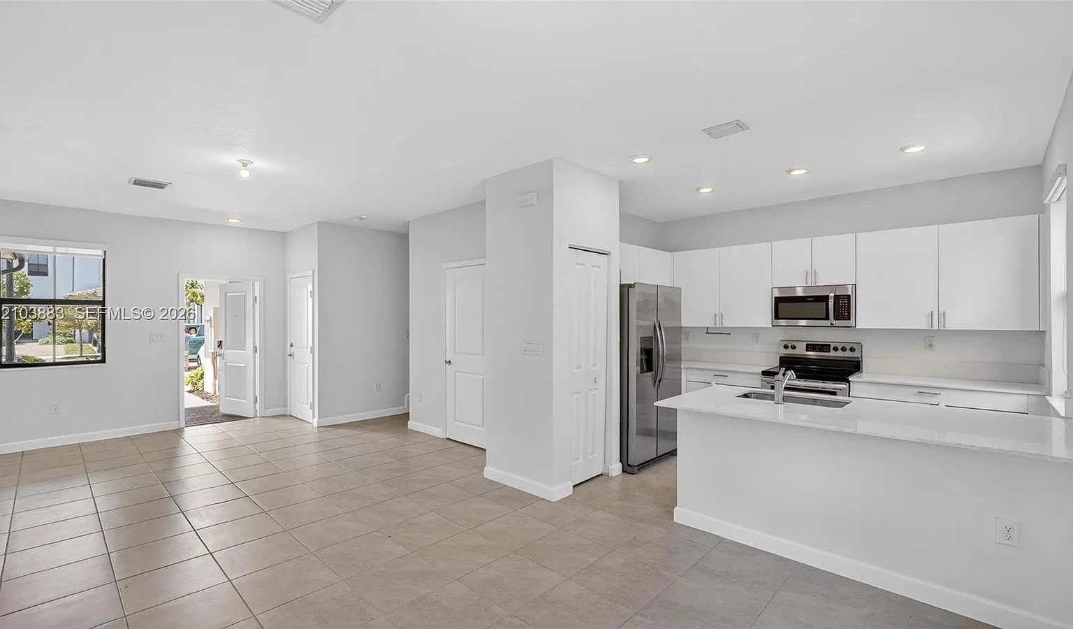 3 bed, 2.5 bath, 1331 sqft, $2,800 — Photo 4