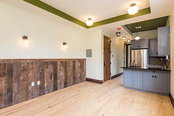 Rented by Nooklyn NYC LLC | media 18