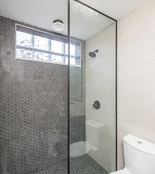 952 W Grace St #202 — Photo 11