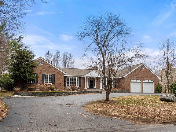 3rd image of 50 Stock Farm Rd