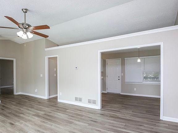 4th image of 1155 Loretta Ave