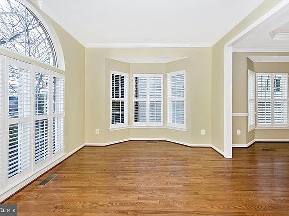 4th image of 10595 Edwardian Ln #58