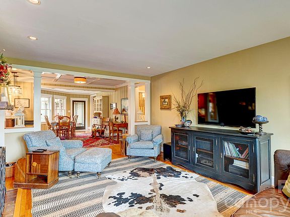 3rd image of 2905 Clover Rd