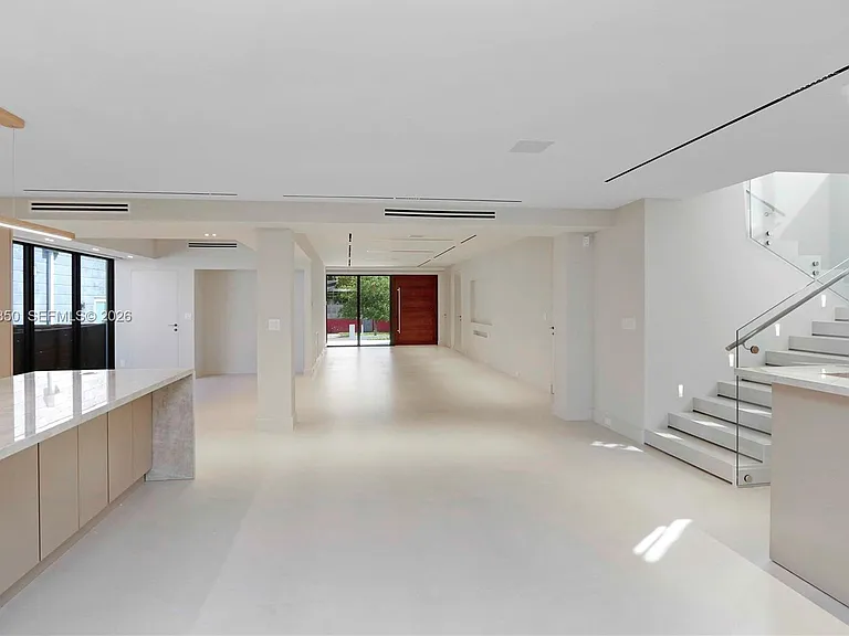 330 SW 19th Rd — Photo 15
