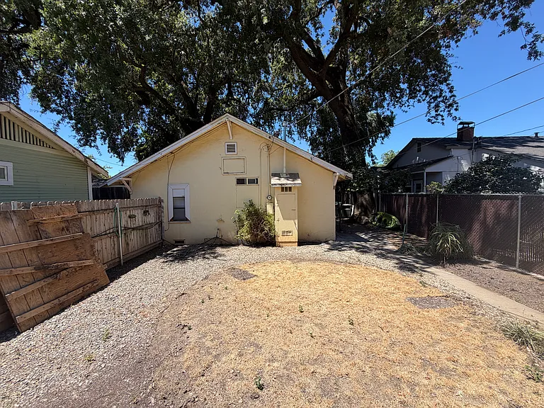 1120 Ohio St — Photo 18