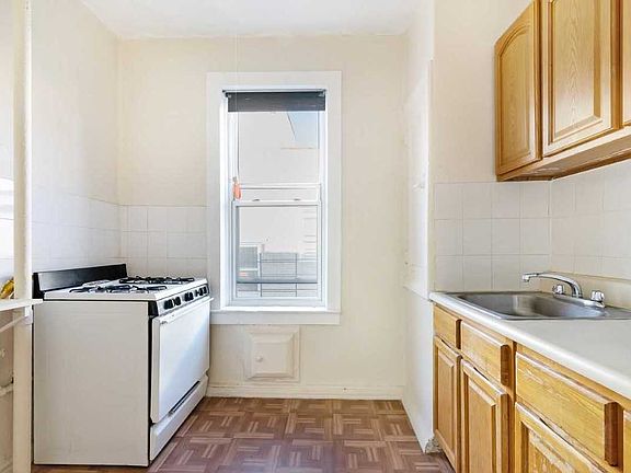 4th image of 3547 34th St APT 4D