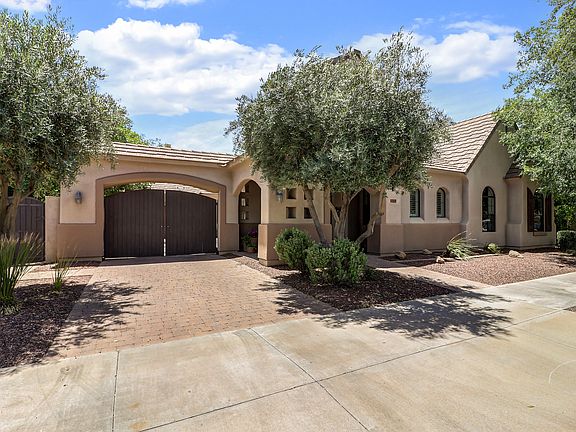 3rd image of 743 W Juniper Ln