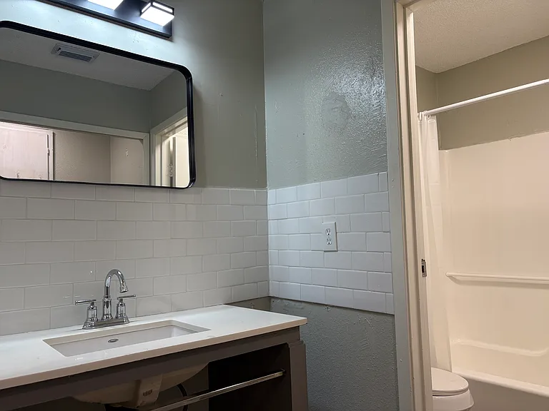 6114 W Mount Houston Rd #D — Photo 5