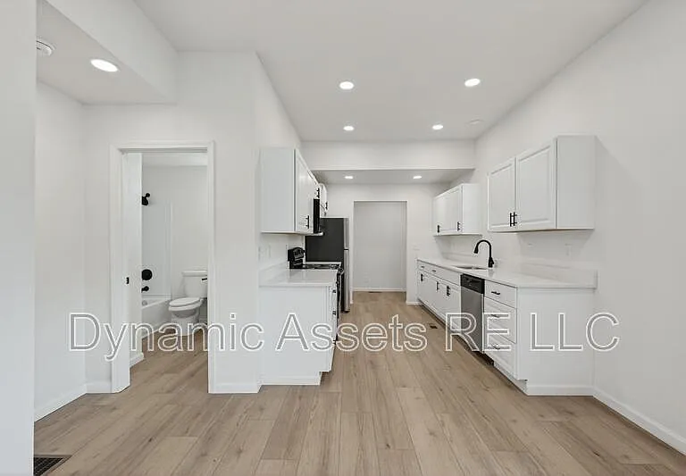 542 E 23rd St — Photo 5