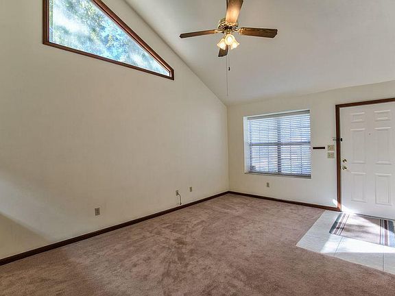 5th image of 310 Whetherbine Way E