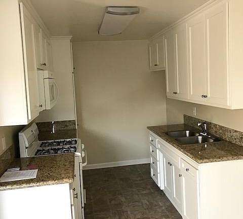 3rd image of 10822 Victory Blvd APT 19