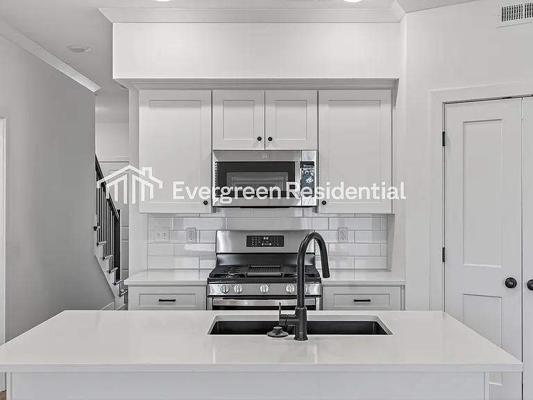 Barryview Townhomes — Photo 20