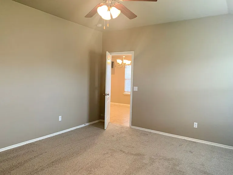 2712 Demotte Dr — Photo 7