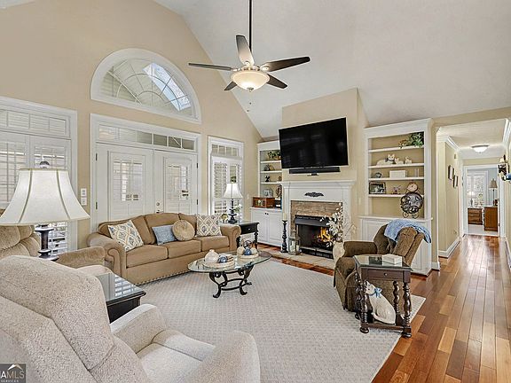 4th image of 7266 Oak Arms Dr