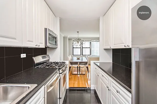 Sold by Triplemint | media 9