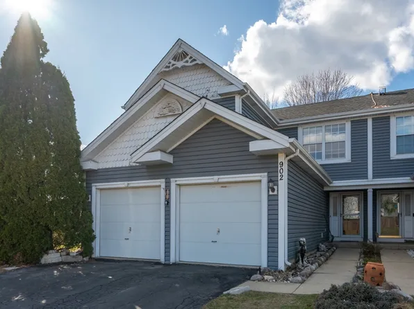 902 Oak Ridge Dr, Streamwood, IL 60107