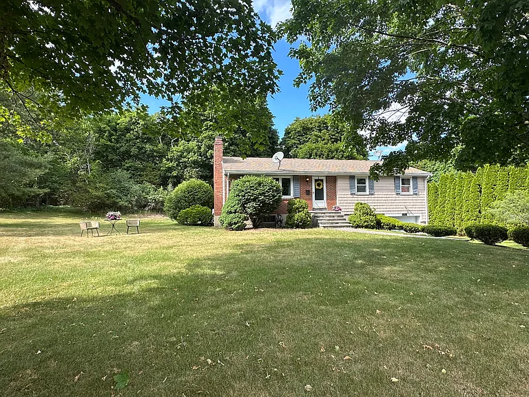 10 Cedar Ridge Dr — Photo 2