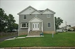 716 Bergen St photo 1