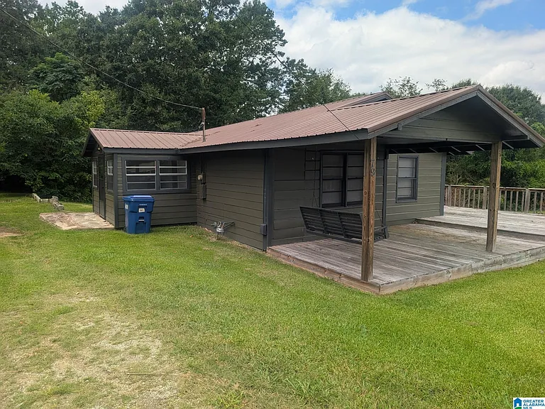 79 Lavern Dr — Photo 2