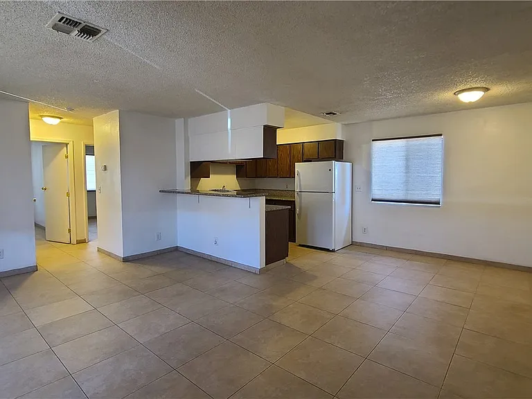 3117 E Carey Ave #3 — Photo 2