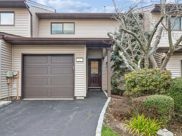 57 Northgate Circle #57, Melville, NY 11747