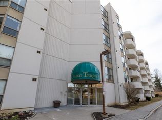 3267 King St E #404, Kitchener, ON N2A4A4