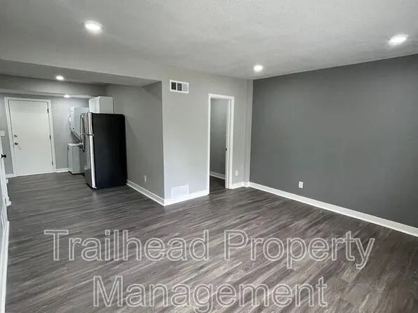 6425 Brookside Rd APT 1S, Kansas City, MO 64113