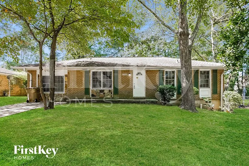 8065 Huntington Dr