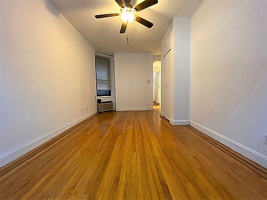 3rd image of 244 E 77th St #1