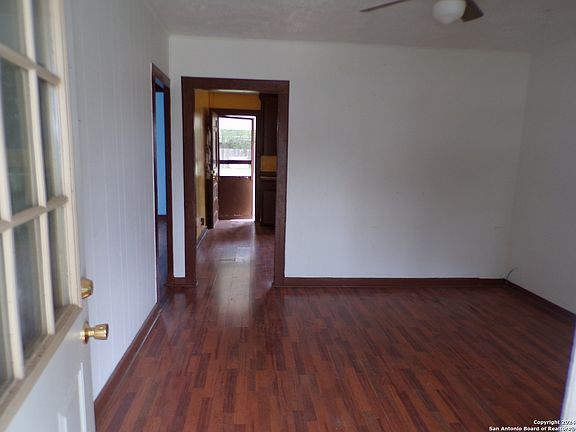 3rd image of 108 W KNIPPA ST