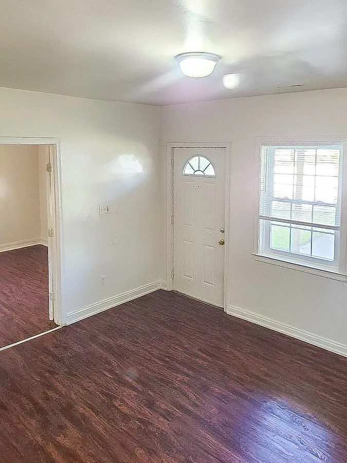 3 bed, 1066 sqft, $1,299 — Photo 2