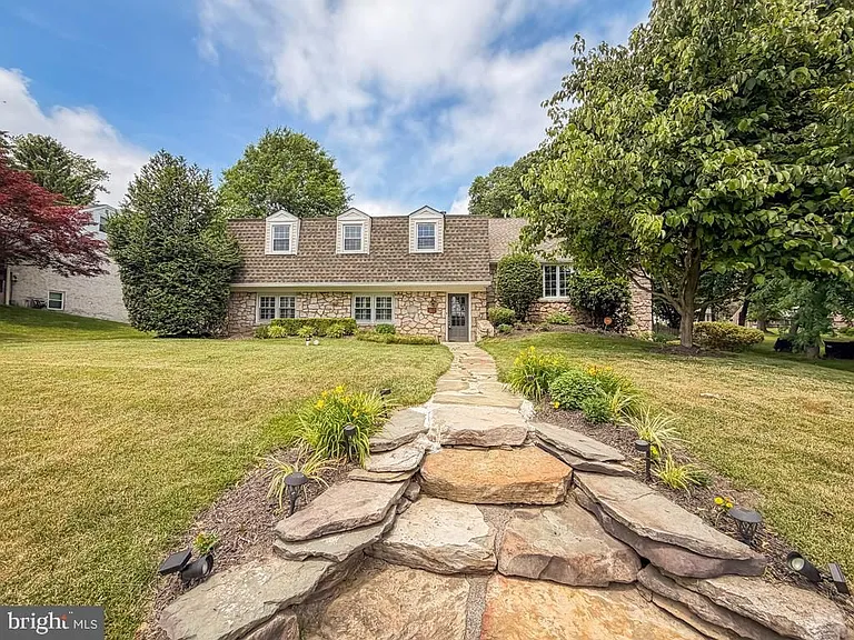1168 Temple Dr — Photo 6