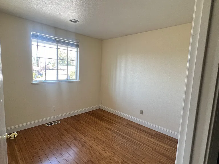 413 Brennan Pl — Photo 17